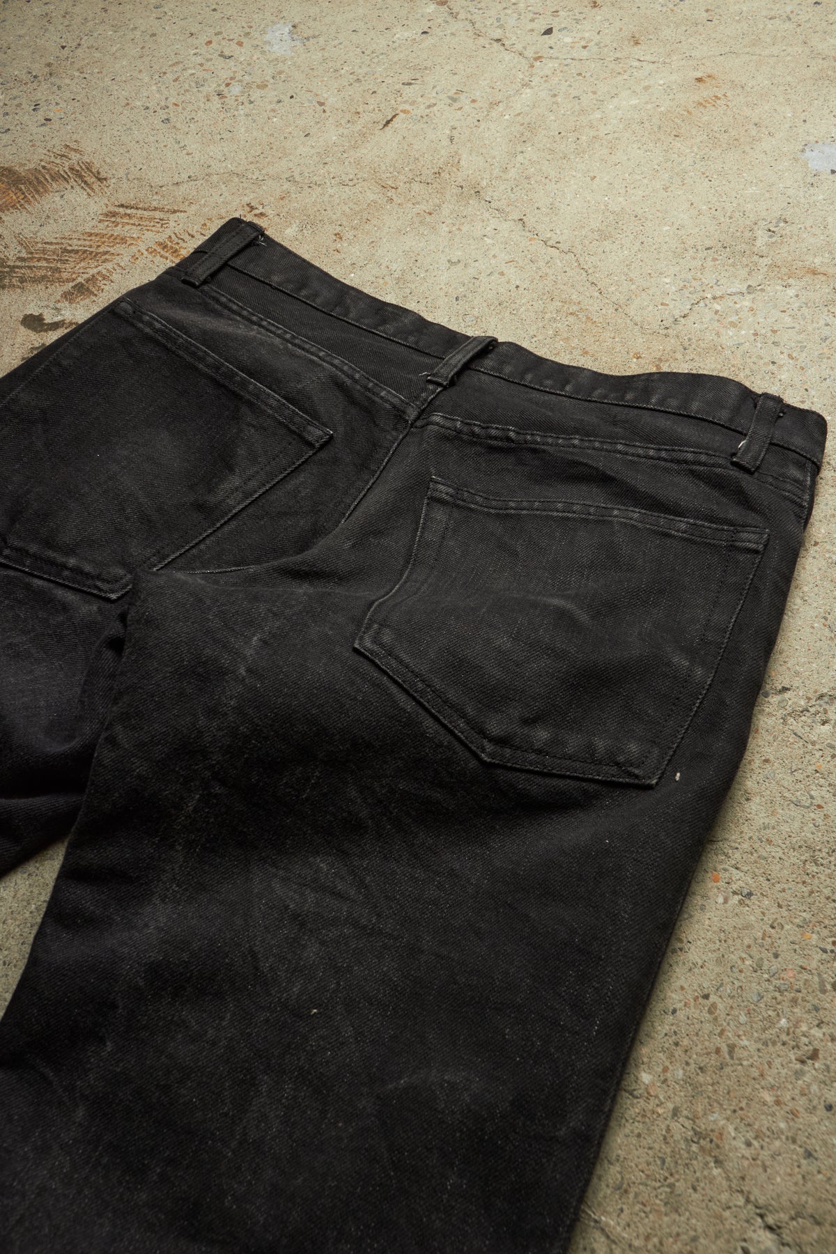 IFSIXWASNINE [STM 757BZCB] THRASHED METALLIC WIRE BLACK STRAIGHT DENIM