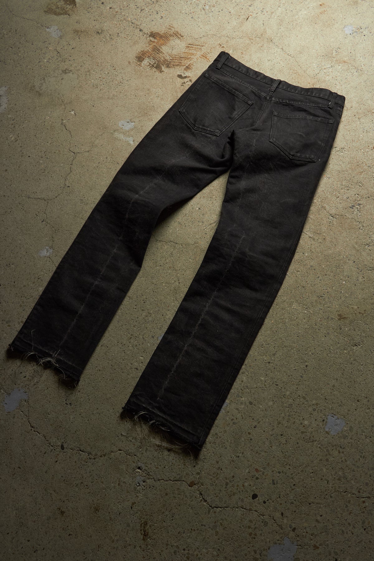 IFSIXWASNINE [STM 757BZCB] THRASHED METALLIC WIRE BLACK STRAIGHT DENIM