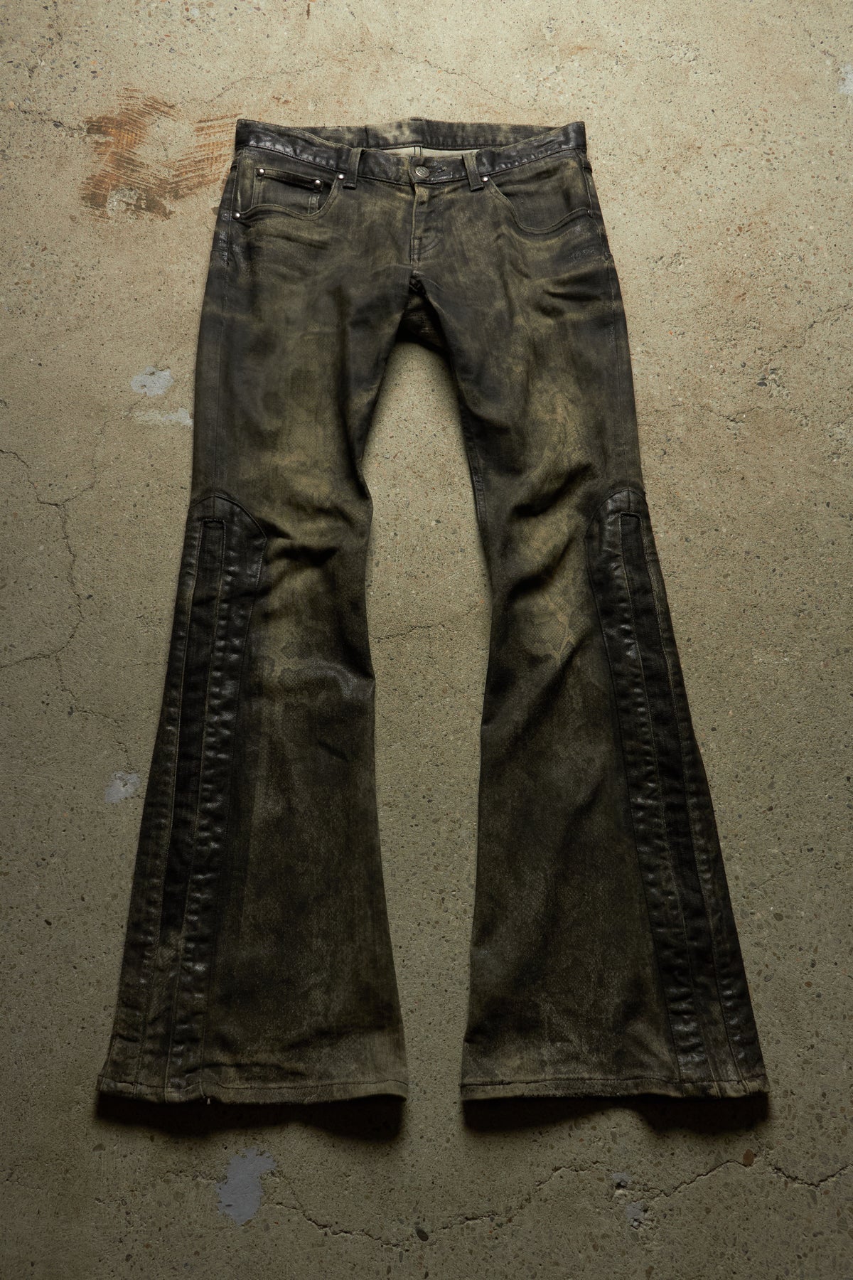 TORNADO MART [8117018] WAXED SNAKESKIN FLARED DENIM