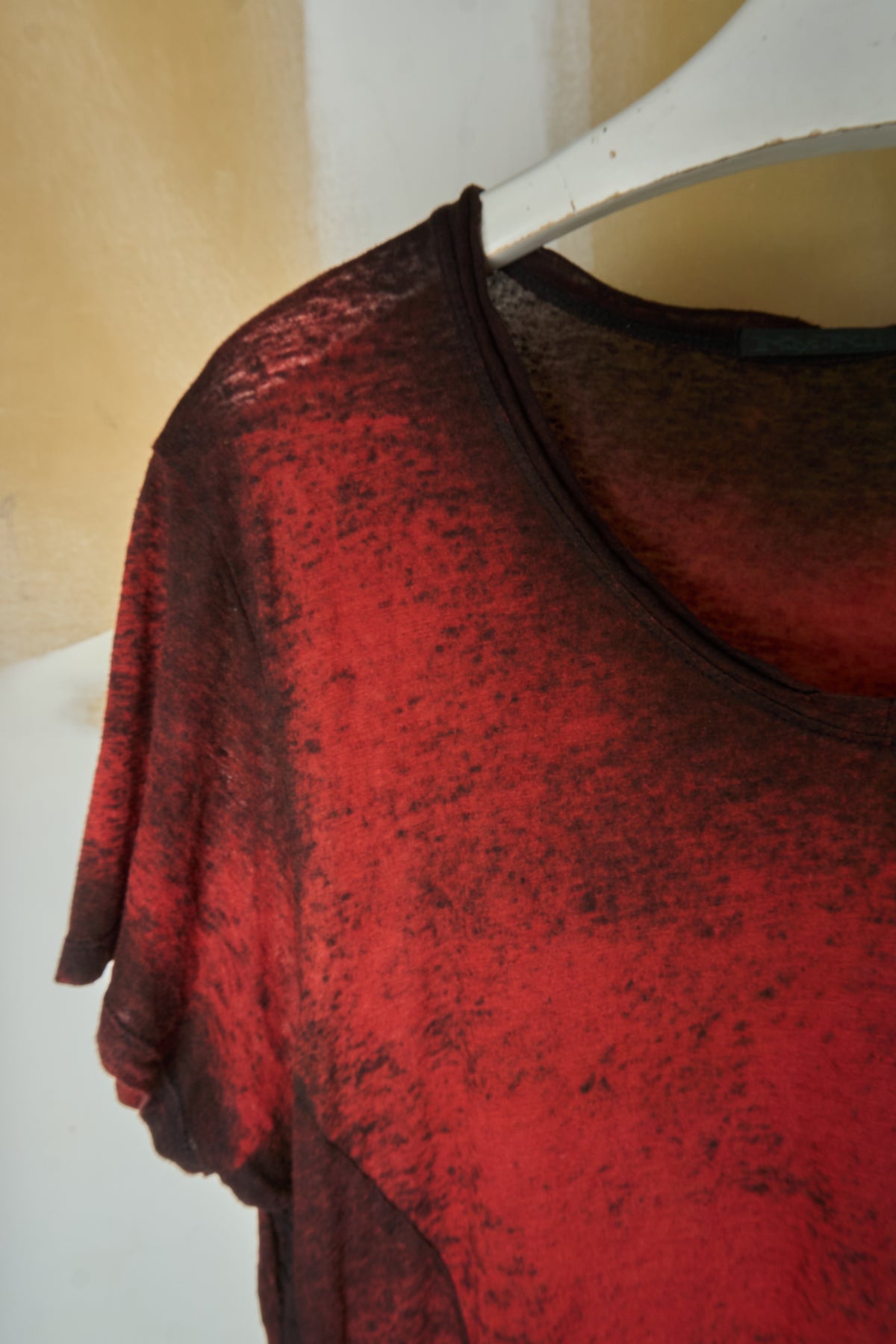 KMRII TASSLE CRIMSON PATTERN ASYMMETRICAL TEE