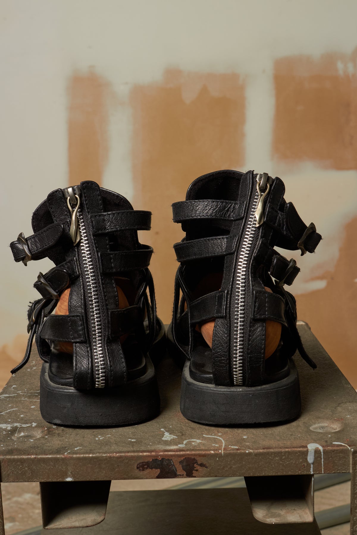 14TH ADDICTION GLADIATOR BLACK LEATHER SANDALS
