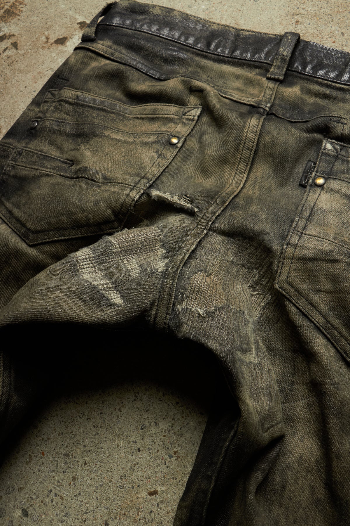 TORNADO MART [8117018] WAXED SNAKESKIN FLARED DENIM