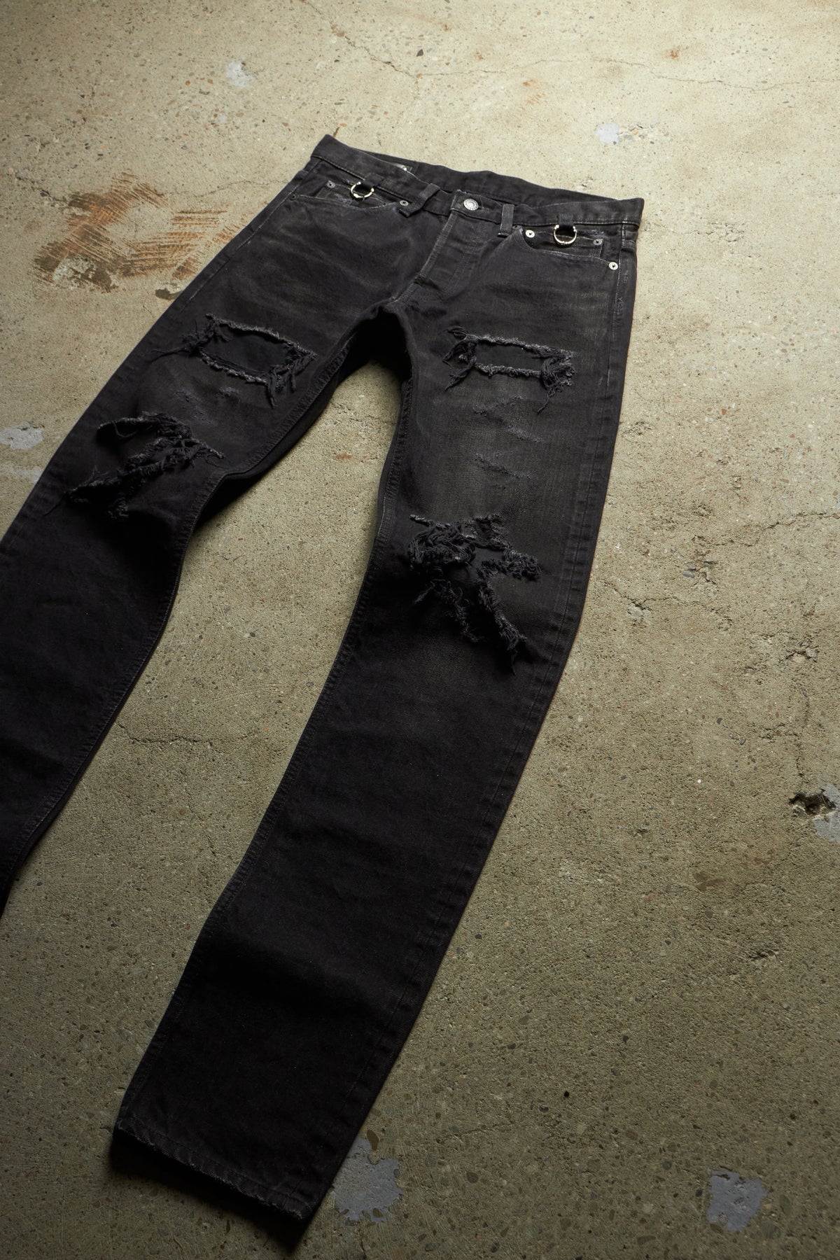 [SAMPLE] TAKAHIRO MIYASHITA THE SOLOIST DISTRESSED AND PIERCED BLACK SKINNY DENIM