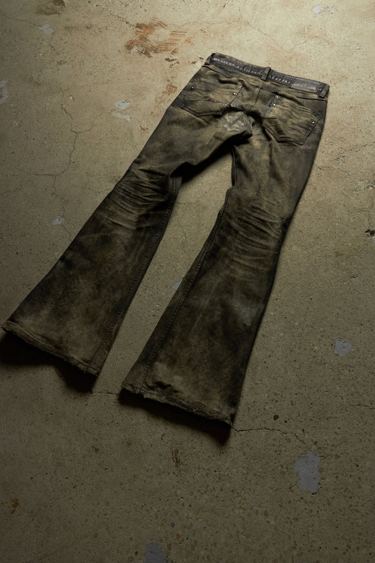 TORNADO MART [8117018] WAXED SNAKESKIN FLARED DENIM