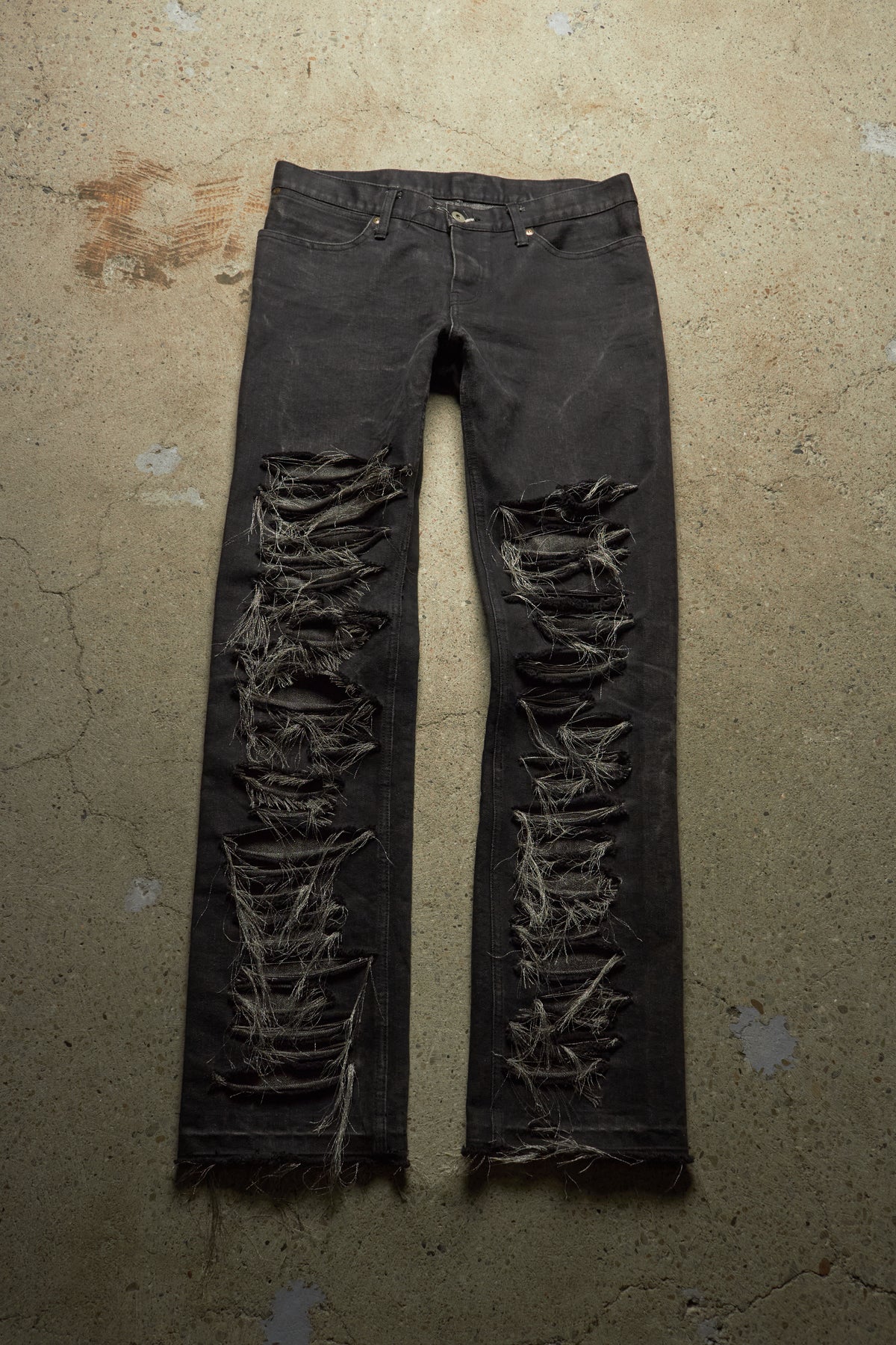 IFSIXWASNINE [STM 757BZCB] THRASHED METALLIC WIRE BLACK STRAIGHT DENIM