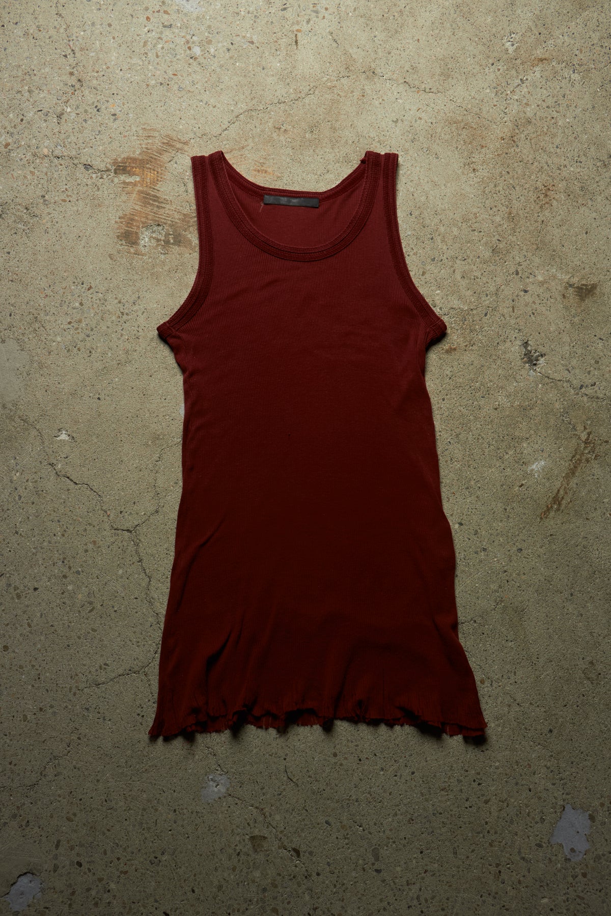 JULIUS_7 FW09 [PROTECTION_ISM;] RED COTTON RIBBED FRAYED TANK TOP