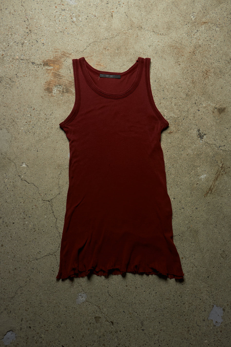 JULIUS_7 FW09 [PROTECTION_ISM;] RED COTTON RIBBED FRAYED TANK TOP