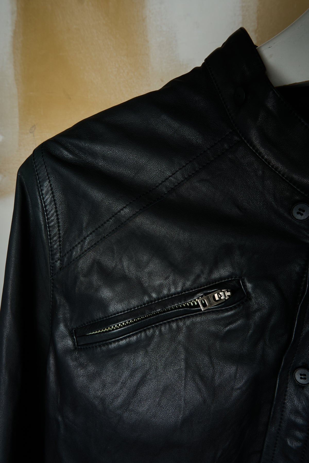 L.G.B. [SHIRT-G/M] DOUBLE LAYERED REMOVABLE COLLAR CALF LEATHER BUTTON JACKET