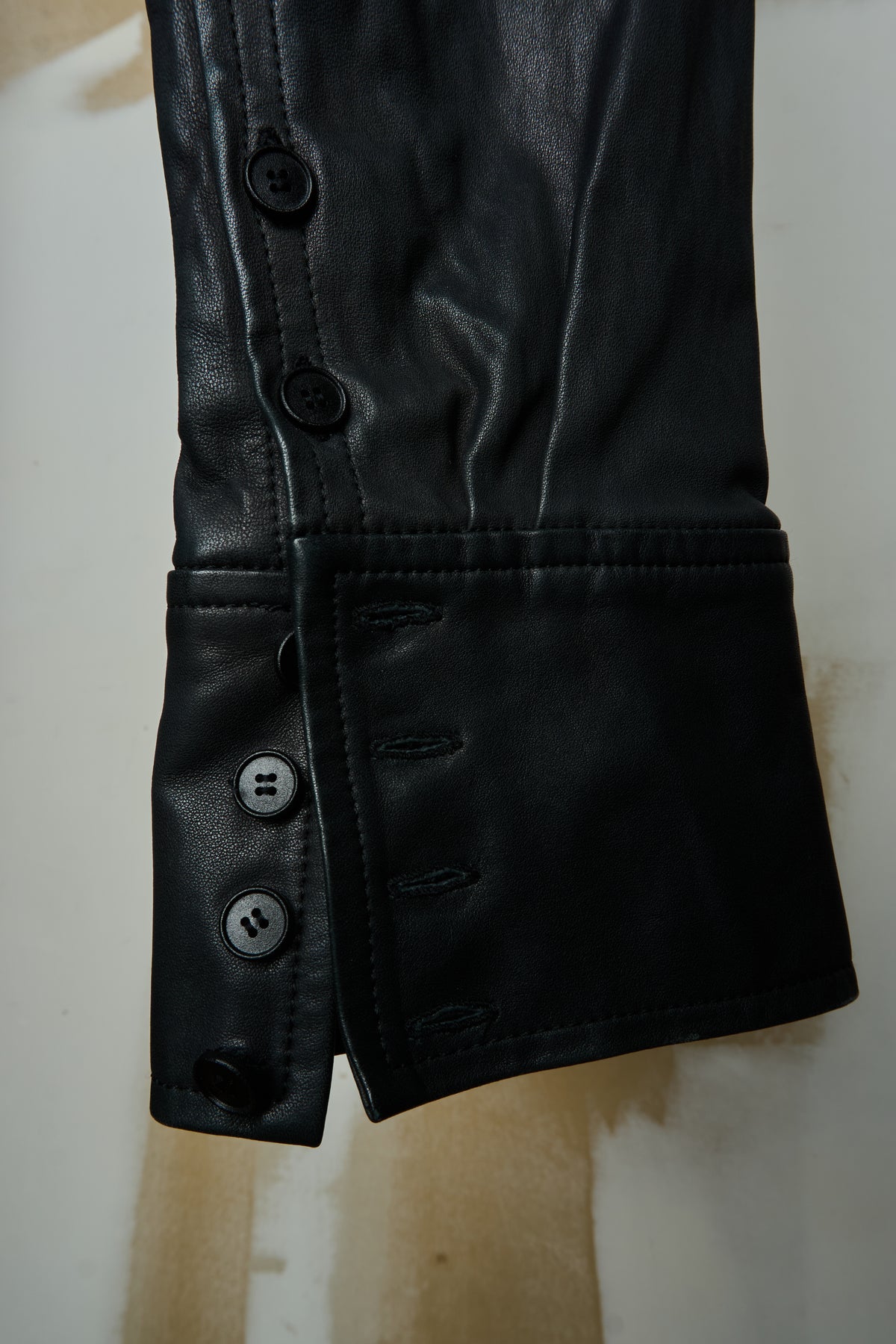L.G.B. [SHIRT-G/M] DOUBLE LAYERED REMOVABLE COLLAR CALF LEATHER BUTTON JACKET