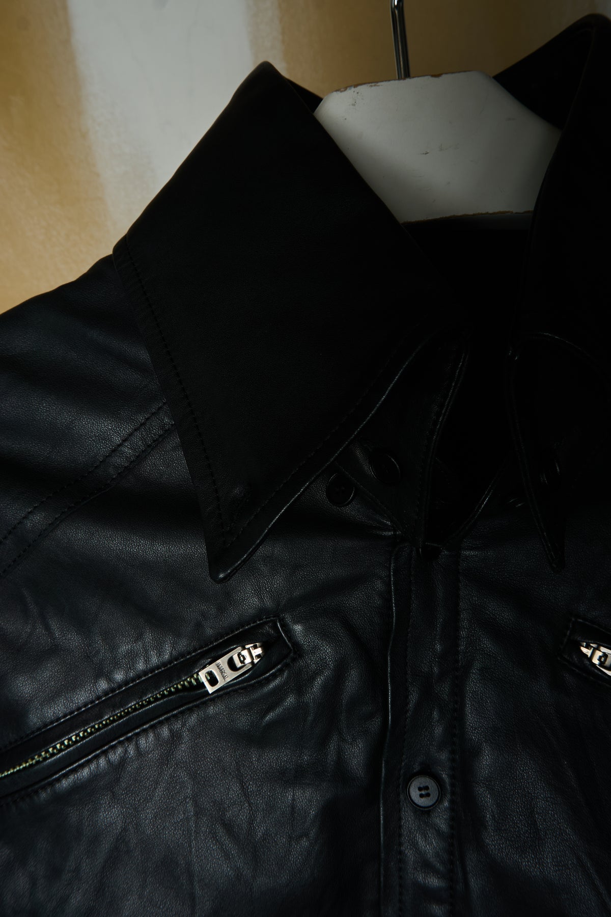 L.G.B. [SHIRT-G/M] DOUBLE LAYERED REMOVABLE COLLAR CALF LEATHER BUTTON JACKET